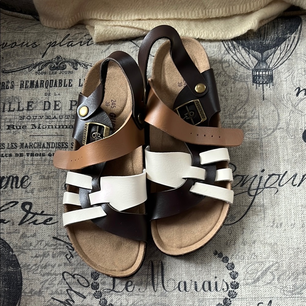 Guoluofei Triple-Strap Leather Sandals in Brown, Tan & White